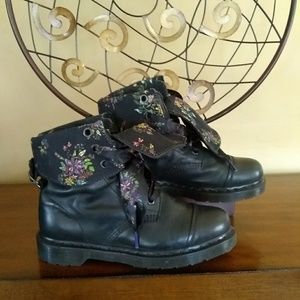 !! SOLD !!Dr. Martens Floral Lined Leather Boots